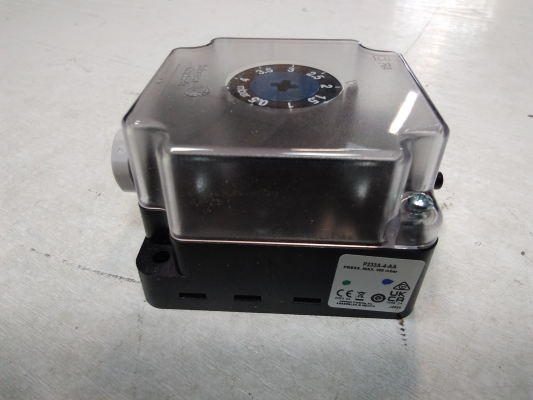 P233A-4-AAC Johnson Controls